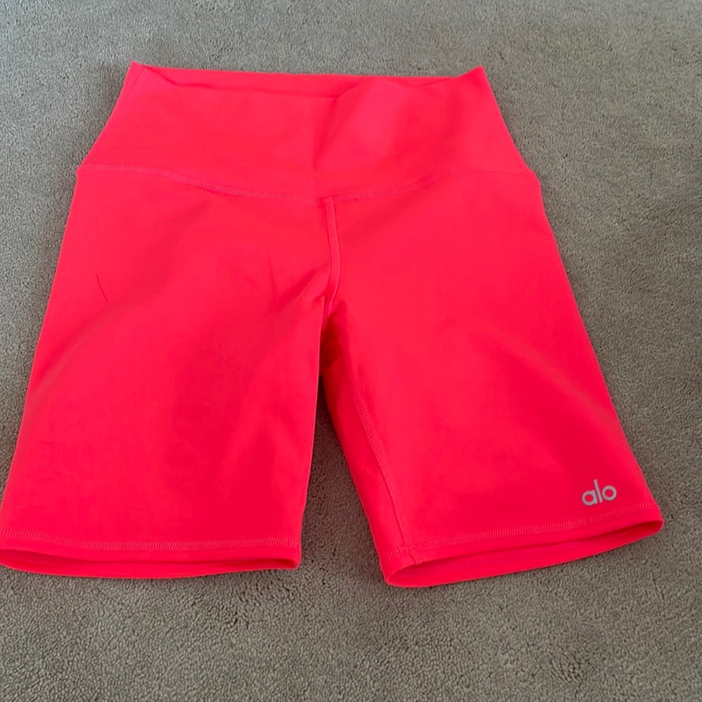 alo 6” biker shorts